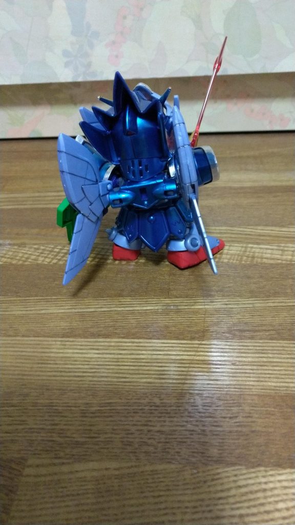 後ろはこんな感じ。後ろの翼も無塗装。塗装しようとも思いましたが、面倒になりましたww