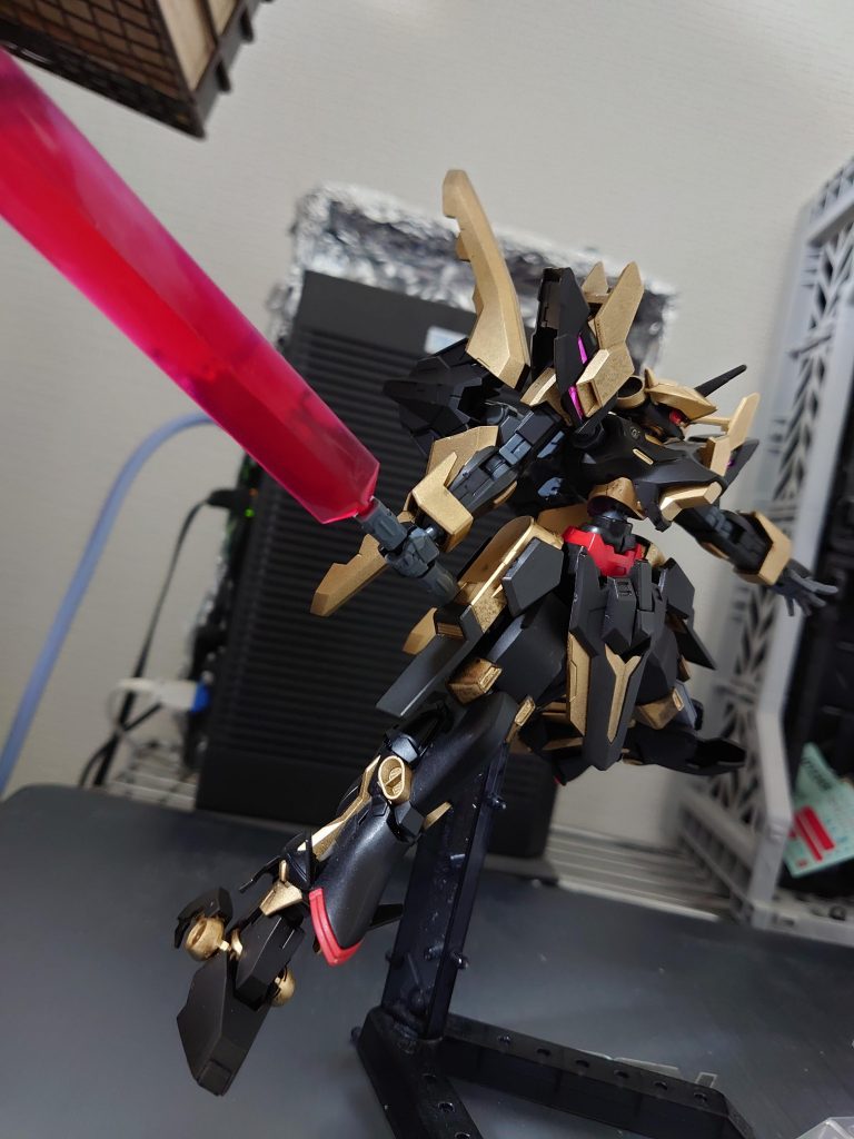 ちょい前までは手が標準タイプで大型ビームソード持ってたりバックパックが違ったり