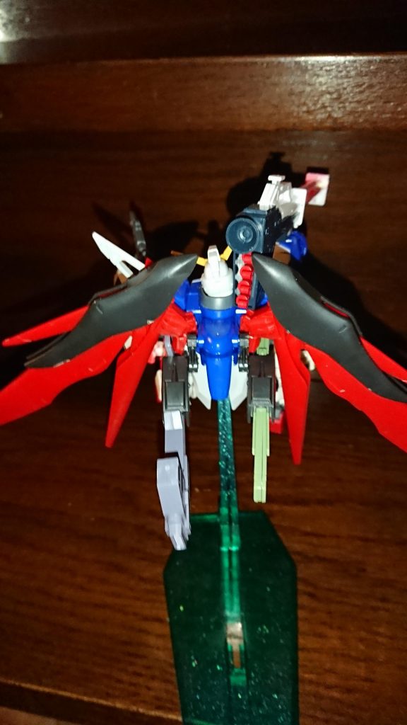 様々な武器を使うが遠距離メインだ。