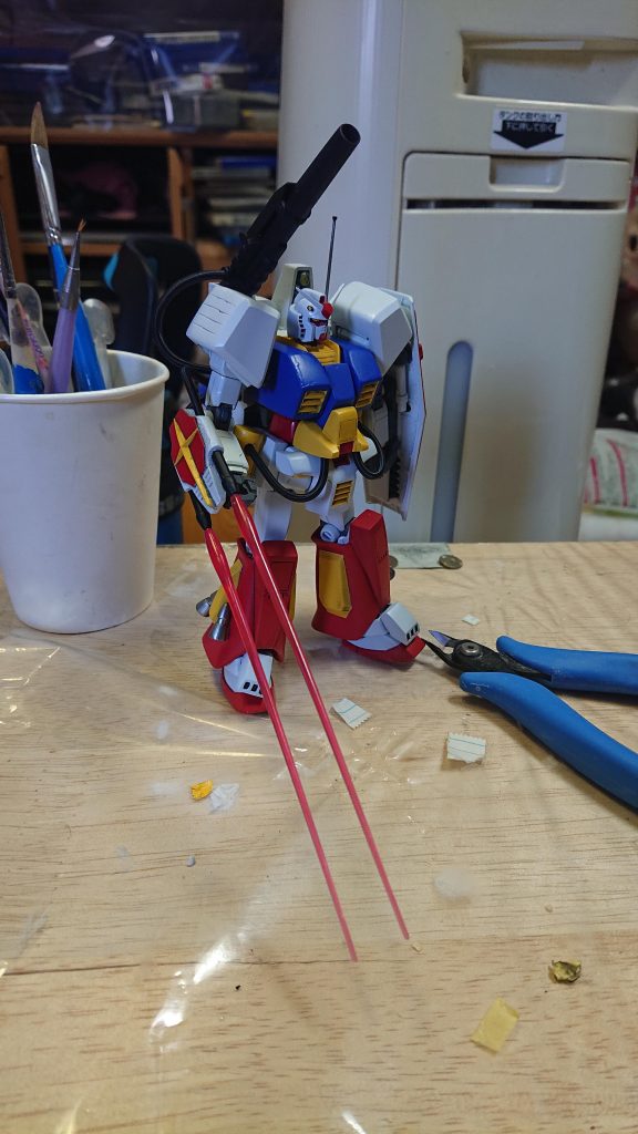 右腕の二連装ビームキャノンからビーム刃が出せるように改造してます。