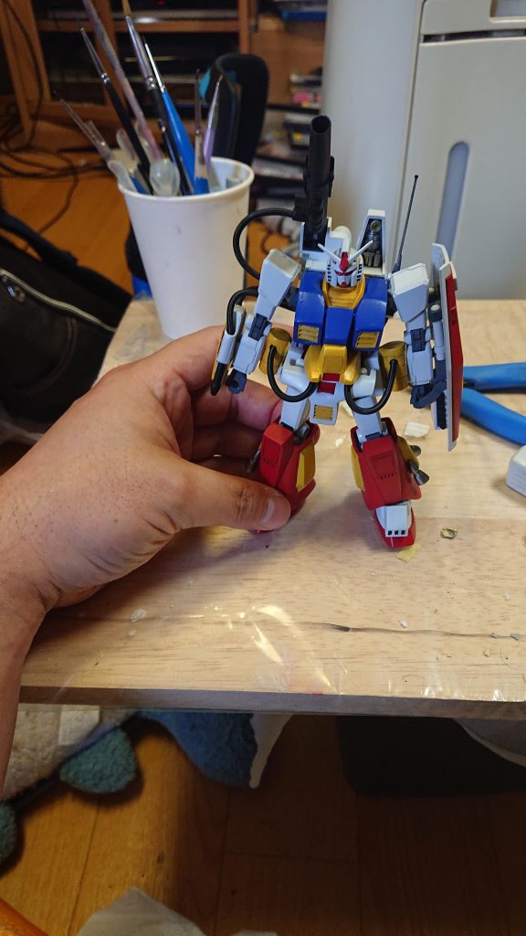 胸部装甲に肩関節を増設してるため、胸部装甲を外す際には、一度腕を外す必要があります。