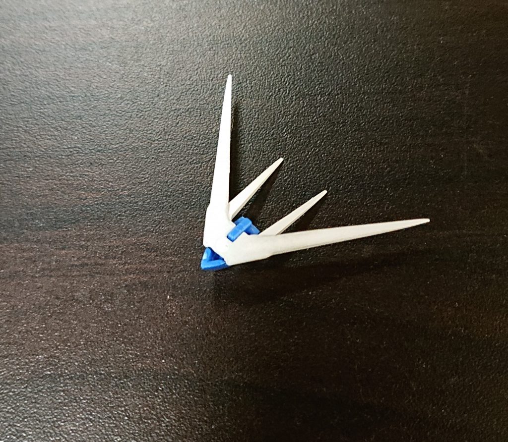 このキット唯一の?肉抜きのアンテナ裏は、シャープ化と合わせてMr.瞬着パテで埋めました。これも林哲平氏からの工作です。