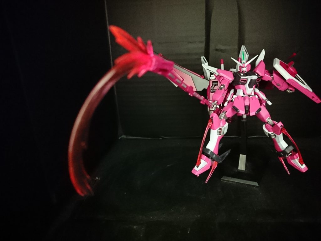 で、そのときに模型屋で出逢ったのが、ビームサーベルのウェポンセット。即買いして、インスピ通りに改造。