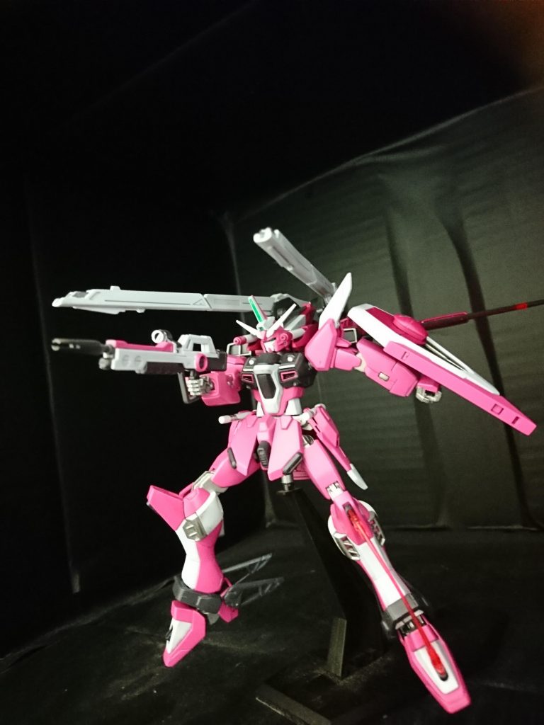 イメージ的には、フリーダムのハイマットと、セイバーの砲撃一応、脇に抱えることもできますが、ポージングに少し無理が出るので、すみません…