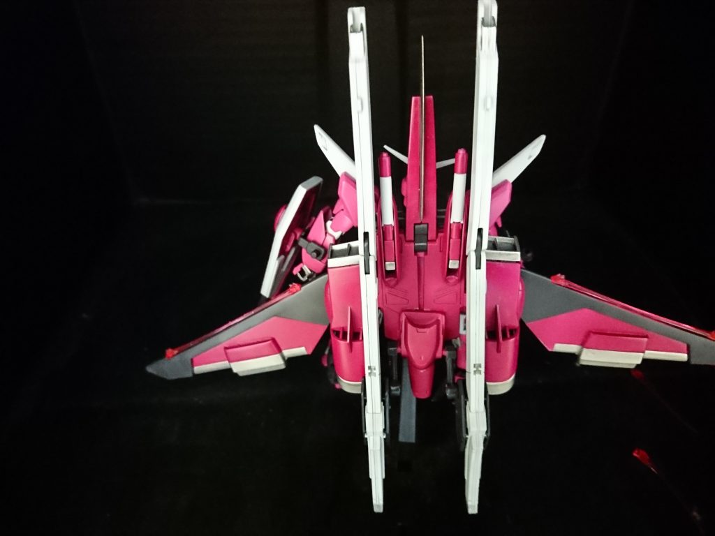 主に、ファトゥムの改造に注力しました。デスティニーのバックパック(砲込み)をファトゥムのお尻にくっつけました。