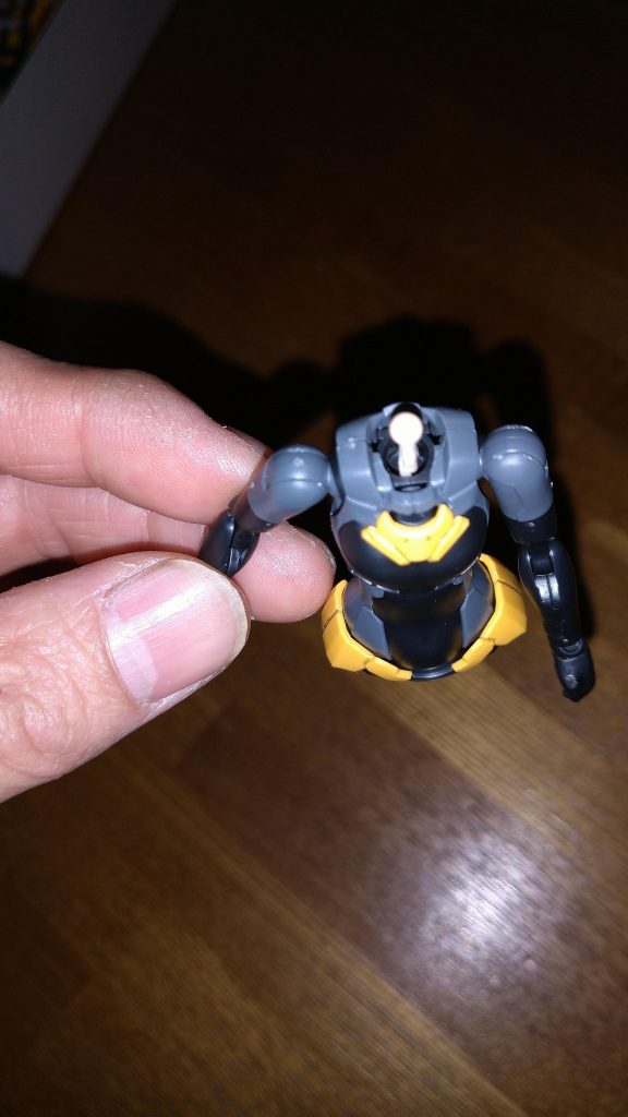 首のパーツはリシェッタのものだとねじ切れそうだったので、フレズヴェルクのものを使用。リシェッタのボディにフレズヴェルクの首の軸パーツが無改造でフィットするとは恐れ入ったwリシェッタの頭の穴を5mmくらいに拡張。あとはフレームアームズガールの手首のボール状のパーツを取付けて、そして削って首の根本が抜けにくく改良しています。今回はこれで終わろうと思います。最後まで見ていただきありがとうございました！