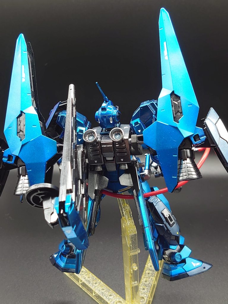 ブースターとガトリングガンが干渉するため、ガトリングガンは背面にマウント出来なくなりました(笑)