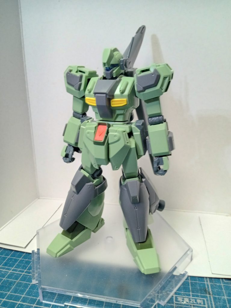 ミサイルポッドとの連結部分を地道に削り出しました。