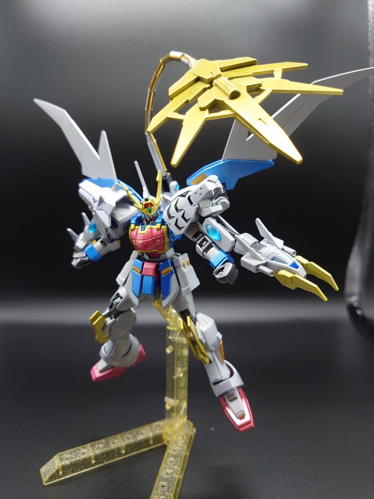 攻撃時は展開も。以前作成したギャンスロットで余ったジオンマークの槍を流用してみました。