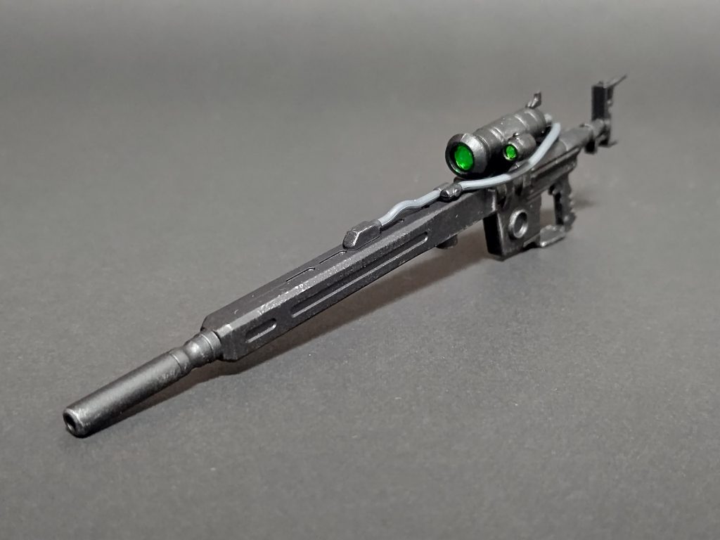 センサー部分はHアイズにエアブラシでクリアグリーンを吹いています。