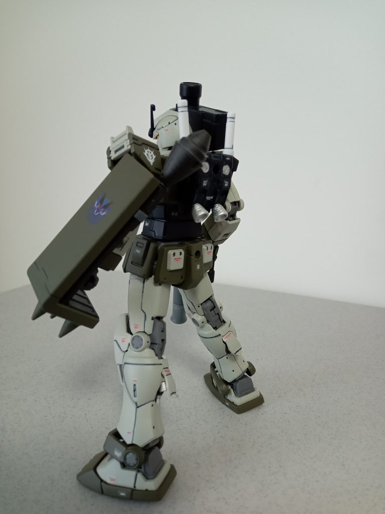 連邦シールドは、マットが使うので、ザクシールドはマットのを使っています。「コレは俺が使うので、少尉殿は俺のを使ってください!なに、攻撃は俺が正面で防いでみせますよ!がっはっはっはっは!」