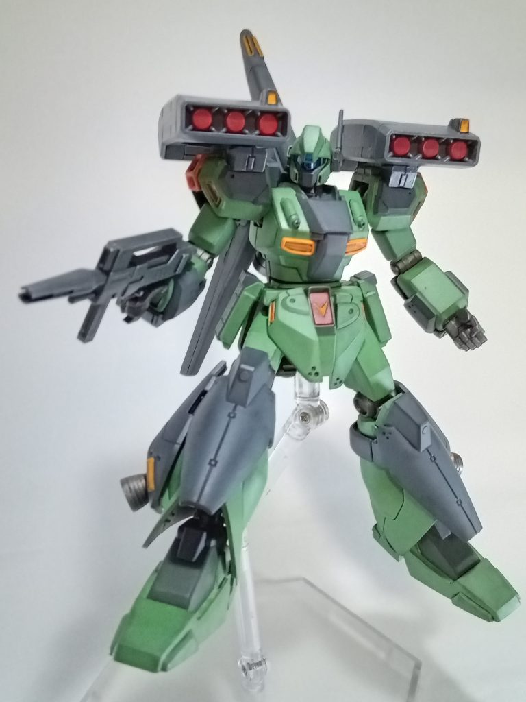 劇中で登場したミサイルポッド装着状態。