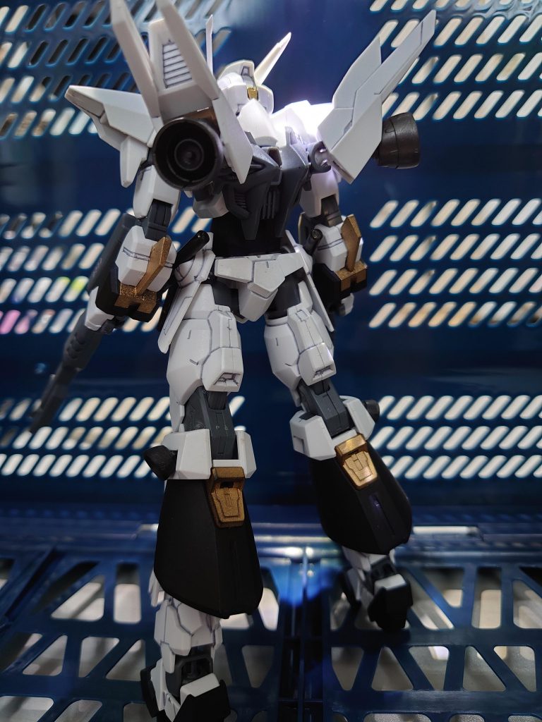 背部は少し上部をカットしたダブルリベイクに、ドール用ジョイントパーツでトランジェントの肩を加工したものを接続