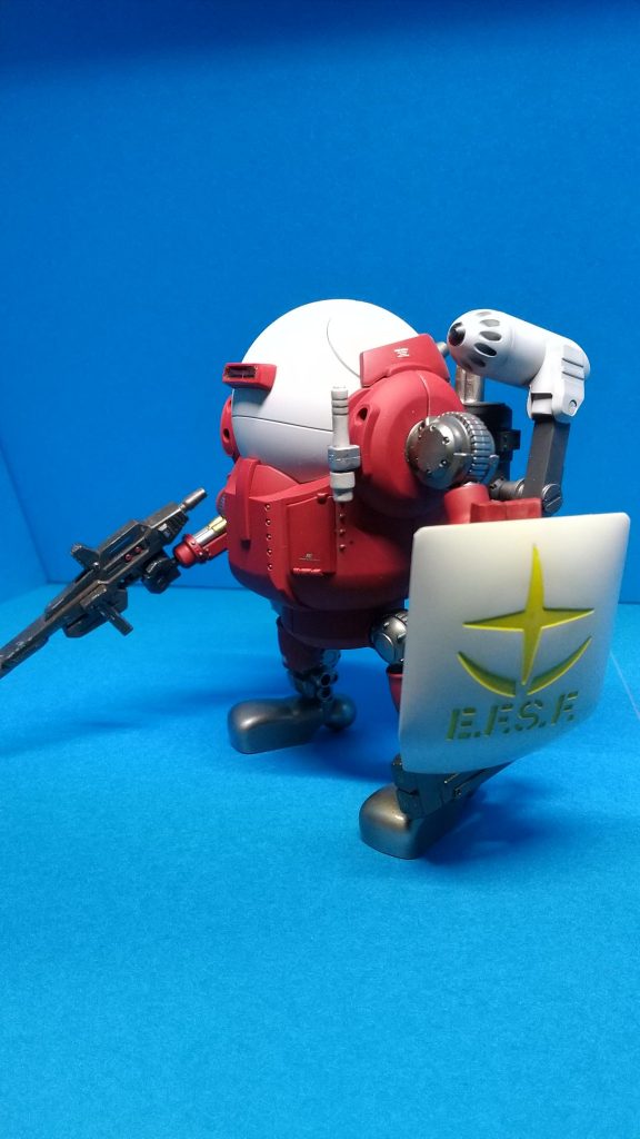 盾はエクシードモデルのガンダムヘッドの付属品を仕様、ミサイルランチャーはガンキャノンからビームラウフルはガンダムマークⅡより拝借