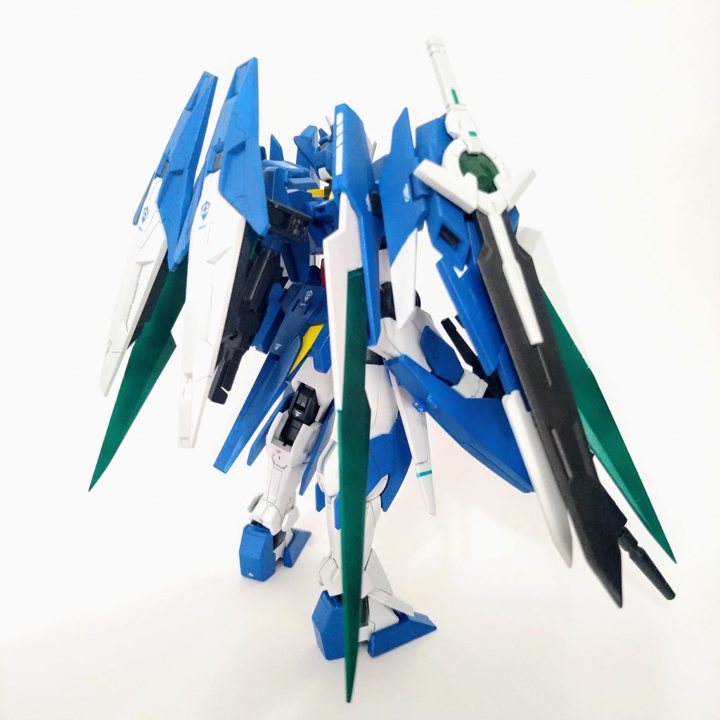 バックショット。バックパックにGNソードⅡをマウントできるように改造しました。