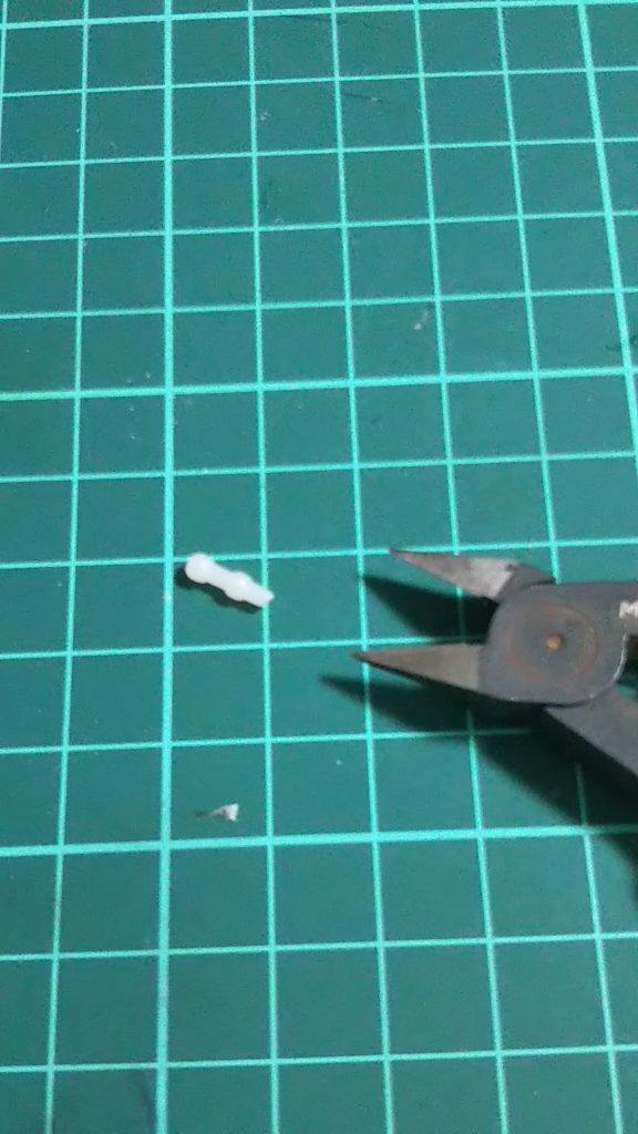 これを鉄アレイ様に切り出します。基本は2玉ですが、腰などに使う分は3玉や画像の様に敢えて軸部分まで残しても良いかもしれません。