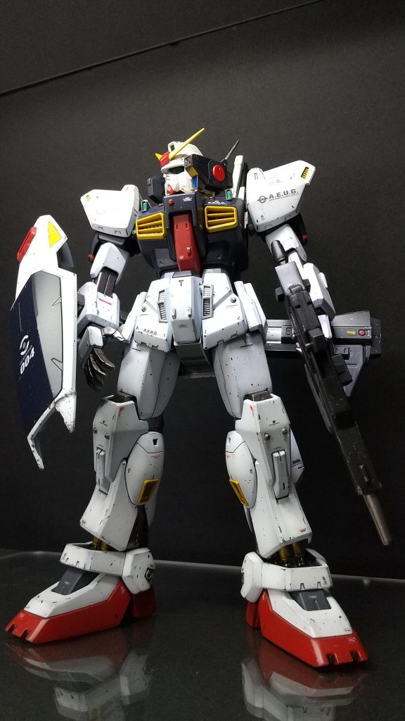 主な改修部は太もも、コクピット部増肉厚みをだしています。手は劣化し使え無くなった為旧MK-Ⅱの手を使用しています。左右スカートジョイント部も劣化していた為スプリングで稼働する様に改修しました。(^_^;)