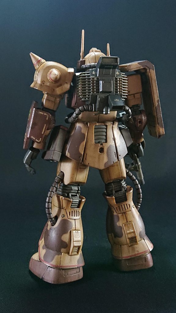 ウェザリングは、つや消し水性トップコートを吹いた後、ブラウン系のウェザリングカラーでフィルタリングを行い、黒及び銀色の水性塗料でチッピング、リアルタッチマーカーでストレーキング、ウェザリングマスターのオイルで仕上げをしています。