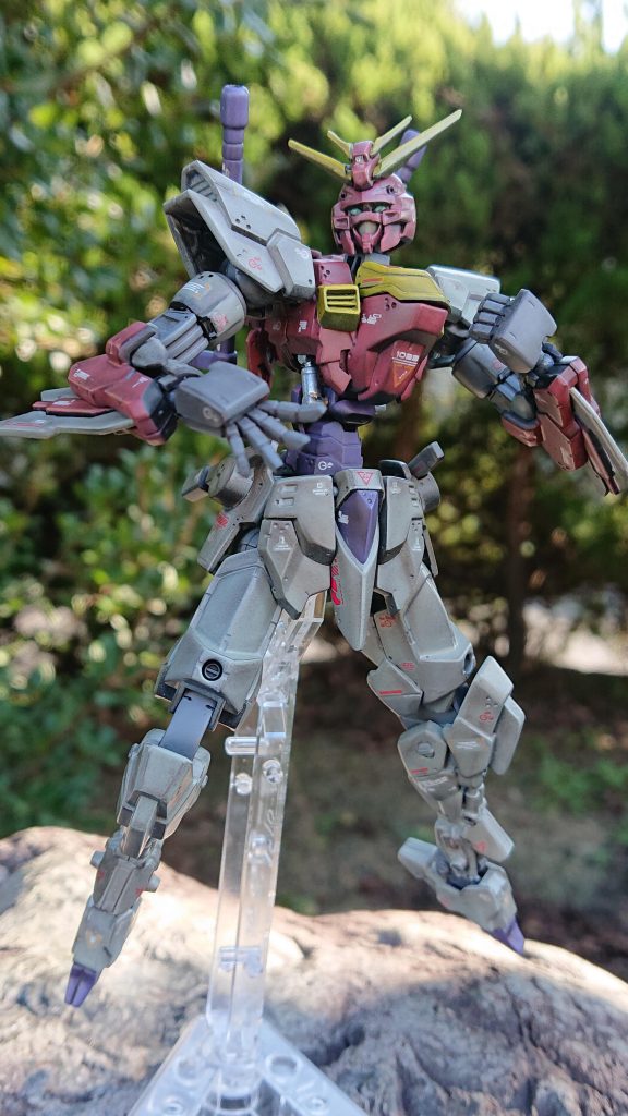 今回のベースの色は現米軍海軍機用のカラーガルグレーをベースに調合して少しミリタリー感が出たらいいかなという感じで塗りました。