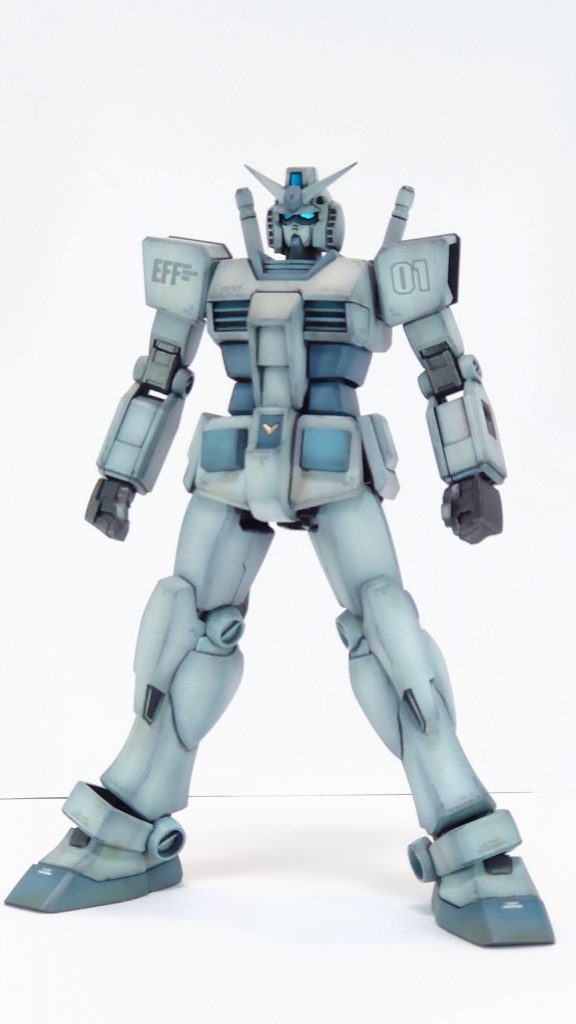 本体は肉抜きを埋めた程度でほとんどストレートに製作してます。握り拳はG30の物です。