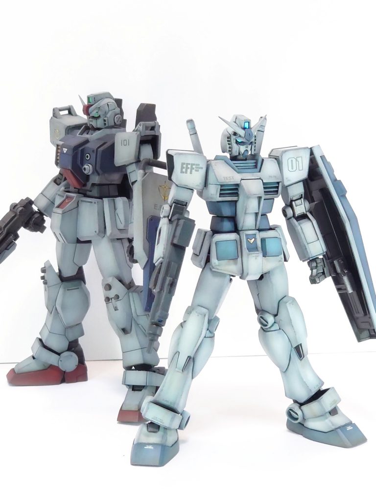 同じような仕上げの陸戦型ガンダムと並べる。EGガンダムは4機目ですが何体作っても飽きないですね。