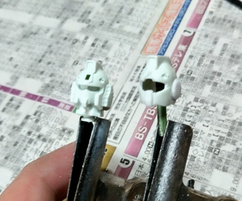 ガンダムの顔を削り込んでジム顔を製作しました。
