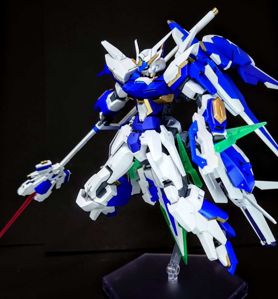 GNブラスターランスは分割して背部と腰部へそれぞれマウントでき、柄はGNビームランス、グリップはGNショートライフルとして使用可能です。