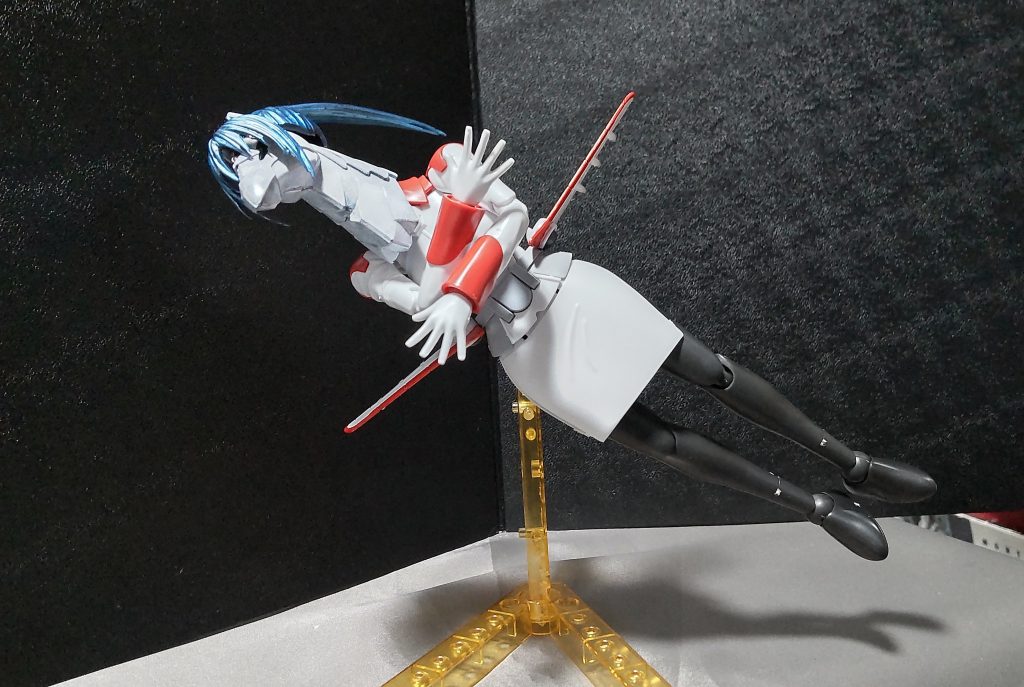 秘技「バレルロール」ダイナリン子のみ出来るUMA奥義。転倒しそうになったり、緊急回避の際に発動する旋回術となっている。このバレルロール時の華麗な動きに魅入られたファンは非常に多かった模様。