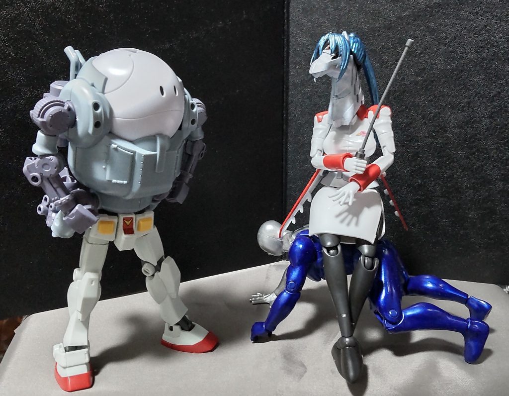 ハロさん「お、リン子さんじゃないか。これは一体何をしているのかね?」リン子「あら、ハロさん。こちらの殿方が馬になりたいというので、特別にその指導をしていたところよ。」馬「ハァ……ハァ……」ハロさん(まぁ、喜んでいるみたいだから大丈夫だろ……)