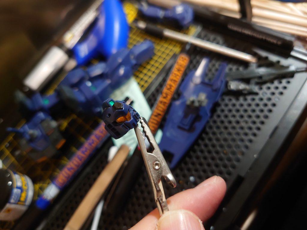 どこかで聞いたクリアパーツの裏に銀色を試して見ました。発色が良い気がします。