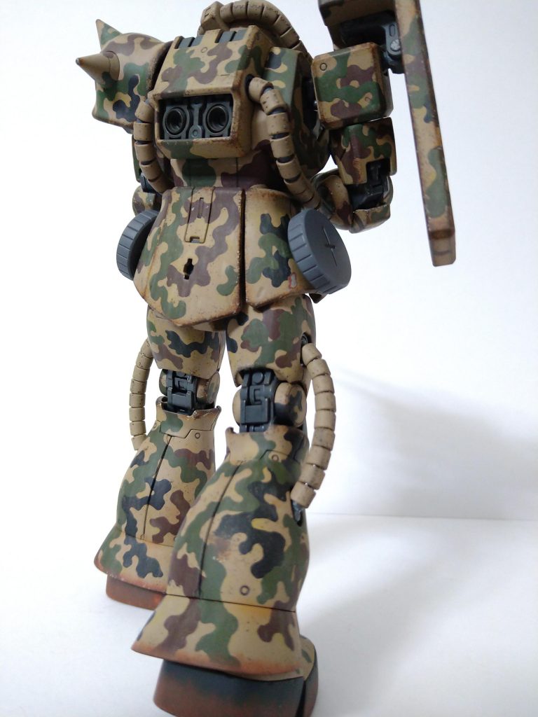 行軍中の後ろ姿。