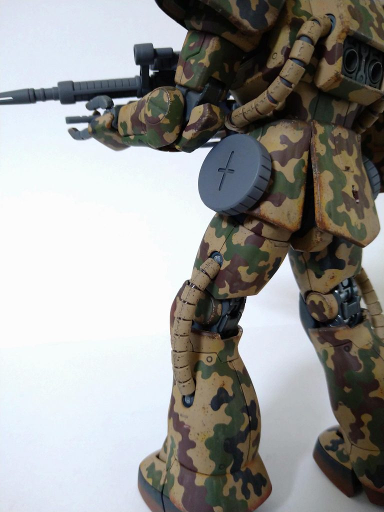 行軍中。横から。