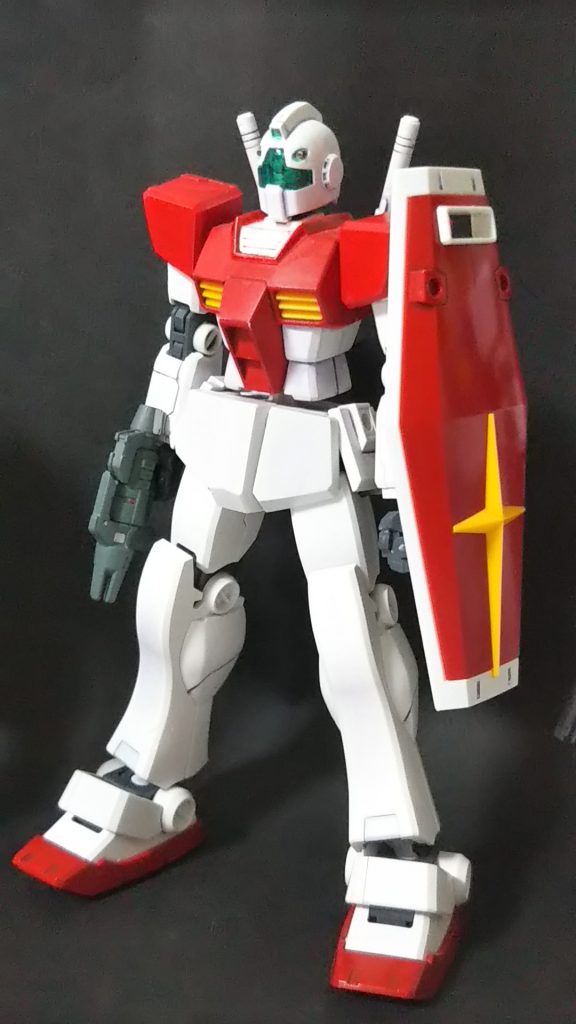 よく動くGM指揮官仕様が欲しくなり作ったもの。当初リヴァガンとGMとのニコイチの想定でしたが、可動やバランスでGMIIも使用している内にGMのパーツが無くなっていました。GMIIの素GMと異なる頭や足のスラスター類等を埋めたり削ったりして素GMになる様に改修しています。スプレーガンだけ昔の食玩、U.C.ARMS GALLERY 02の物を使用。これ、MIAアドバンス用のダイキャスト製でGMスナイパーのR4ビームライフルと組換え可能で当時380円とかオーパーツ過ぎる…