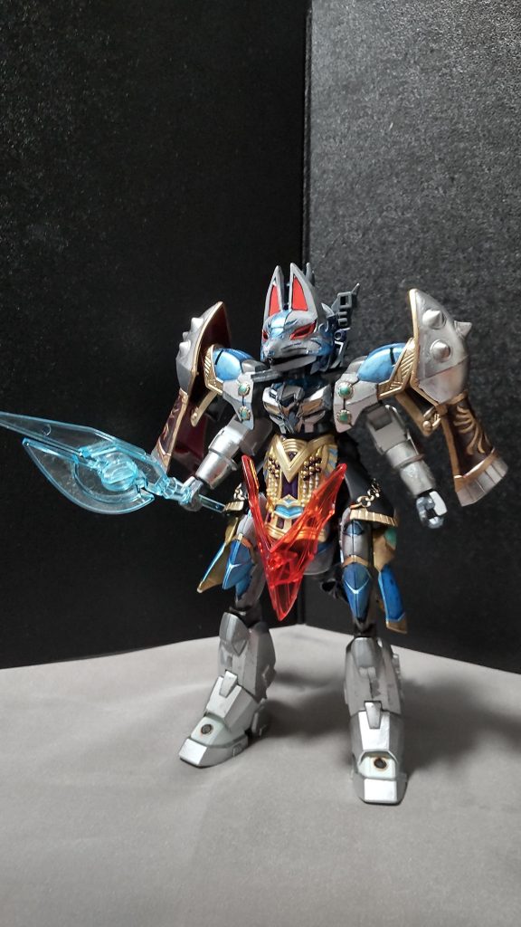 ○使用ガンプラ頭部・胸部:佐助デルタガンダム腰部:クレオパトラキュベレイ脚部の装飾:孫尚香ストライクルージュ下半身(クリアパーツ含):軍馬の上半身腕部・脚部:モビルジン肩部:天熾鵬司馬懿サザビー尾部:信長エピオン(ダークマスク)武器の杖はダンボール戦機のかな?