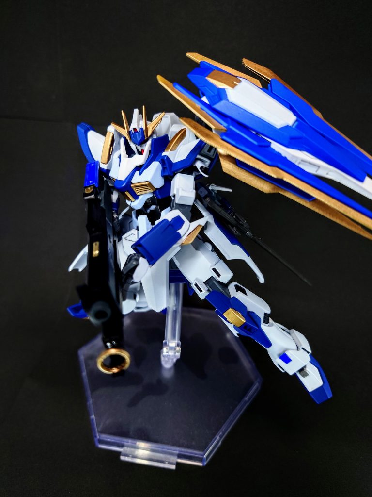 ビームキャノンは手持ち、肩に懸架した状態どちらでも使用可能。