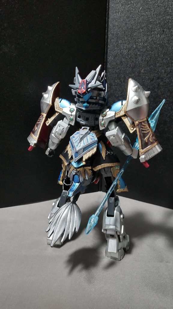 リアビュー腰部のクレオパトラキュベレイのリアアーマーは可動し、そこにエフェクトパーツを付けることになります。