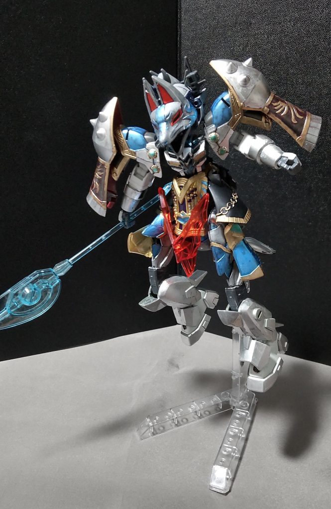 腰も可動し、スタンド対応にもしてあるので少しは凝ったポーズも取れます。