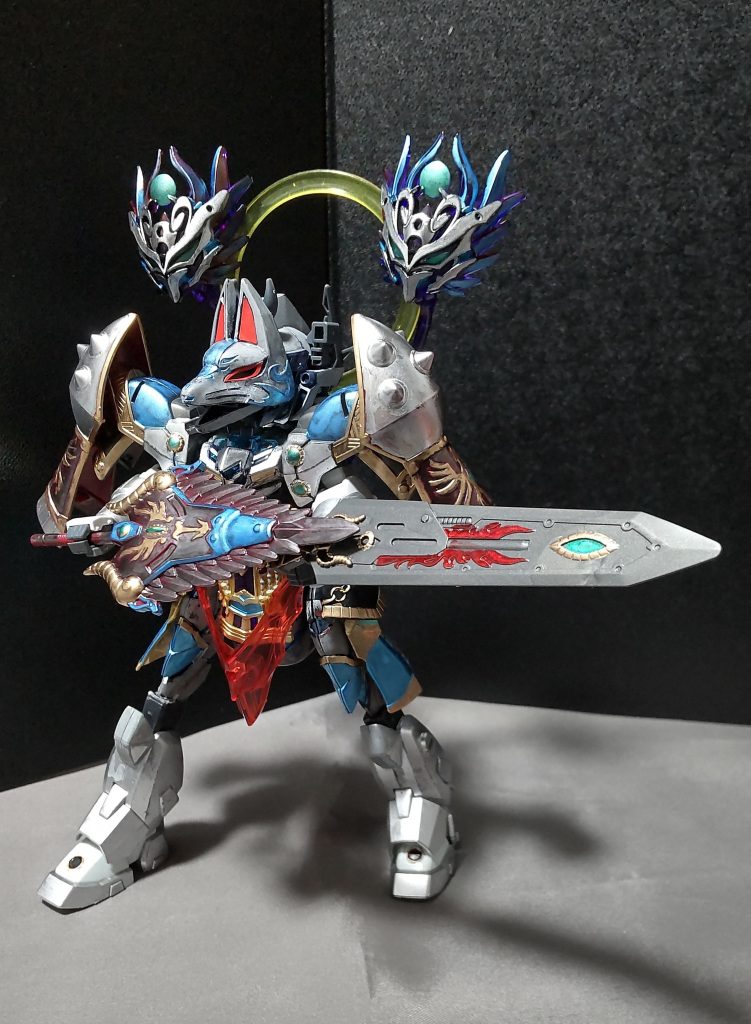 連結させることで、巨大な大剣モードになり、一振りするだけで、周囲の邪悪な存在を消し飛ばします。禍々しく見えても、あくまで邪悪な存在と戦う為の武具になってます。