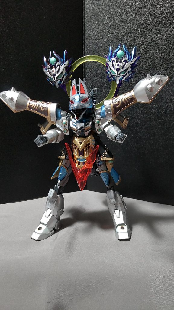 ○月光輪極限開放形態とある究極奥義を放つ為の状態がこれ。肩のパーツを付け替えるだけですが、見た目も結構変わります。