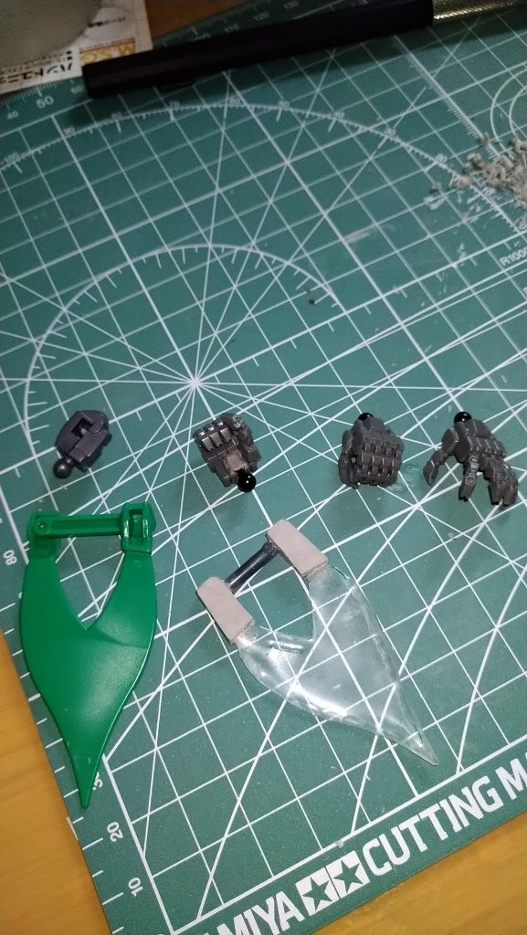 手首はワイルドハンドを使用。武器の作成もこんな感じで