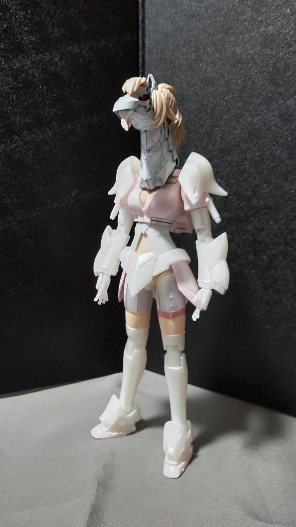 頭部はいつも通り軍馬を使用し、ヘアーパーツとして、30MSのを取り付けてます。今回のはポニーテールタイプで、もちろん可動します。