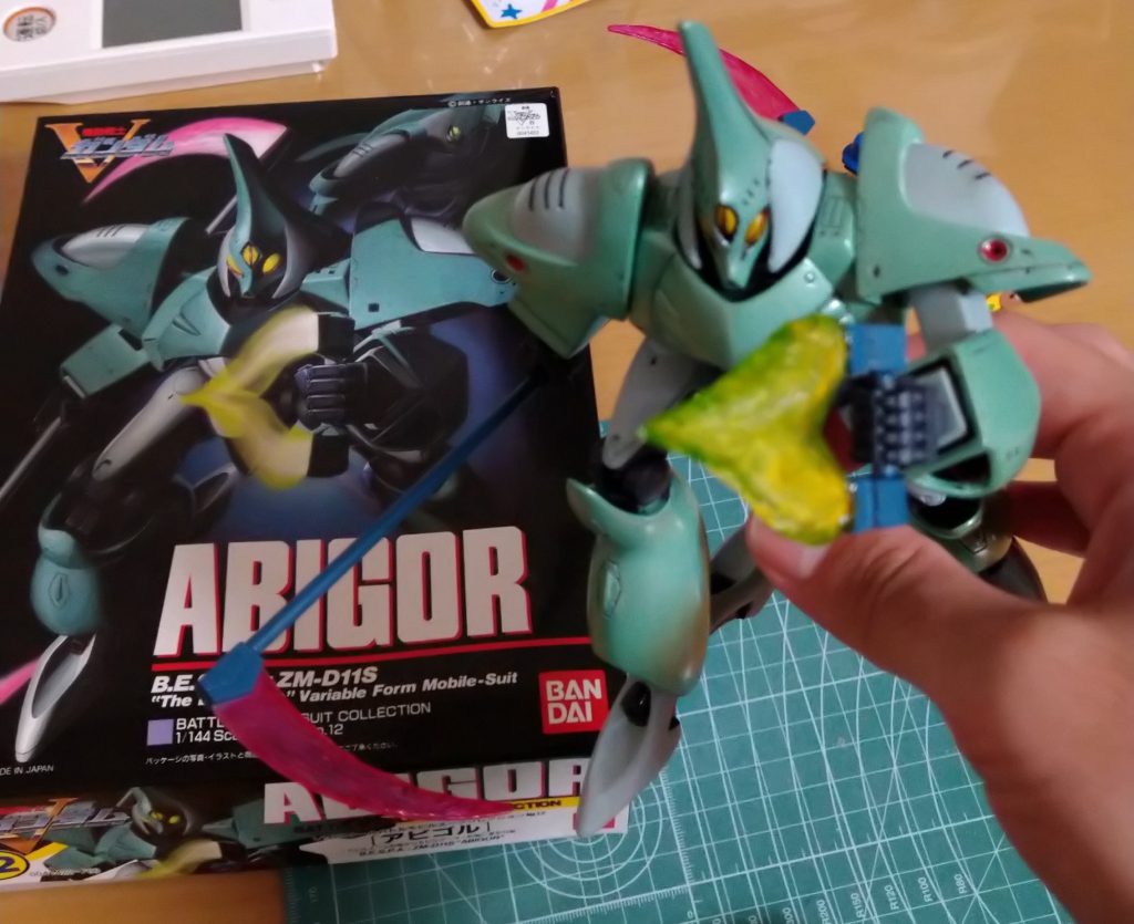 箱絵と並べて。このあと、スモークとつや消しを吹きましたとさ。