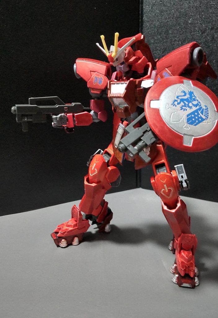 ○専用ショートライフルグレイズの専用ライフルより射程は短いが、威力は同等。脚部にホルスターがあり、未使用時はそこにストックするようになっている。因みに厄災戦後に追加された武装である。