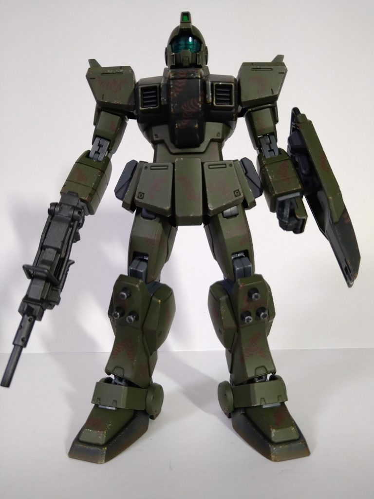 前。撮影がアレな事もありますが、NATO色の缶スプレーをまんま吹いたら暗〜くなりました。スケールエフェクトってヤツですね。実は、現用ミリタリーを扱うのが初めてだったので、見事にやってしまいました。。