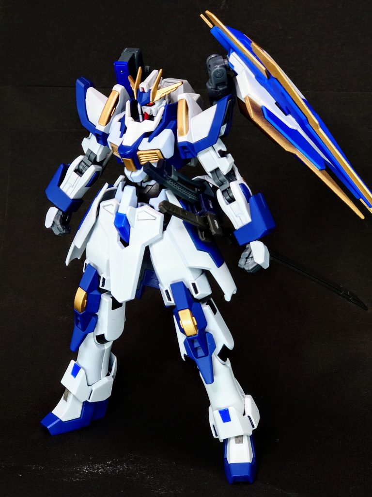 ディナイアルに武装を追加し継戦力、中距離火力の増強を主眼としています。