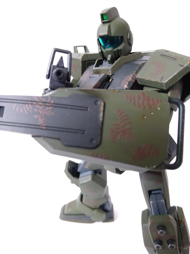 このシールドも、好きな形です。ウェザリングには(今も)迷走してます。この時は、サビはクリアオレンジでチョコっとだけにしています。1/100だと、どの辺が正解なんでしょう。水泳部とかなら、思い切りやってもいいのでしょうけど。