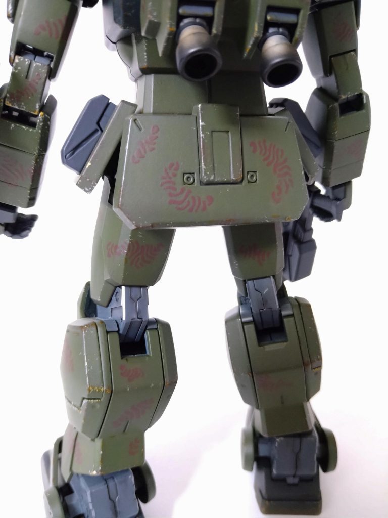 迷彩柄は、基本タテジマでお絵描きだったのですが、気持ち良く線を曲げたりしていたら、シマウマ柄や葉っぱみたいになりました。