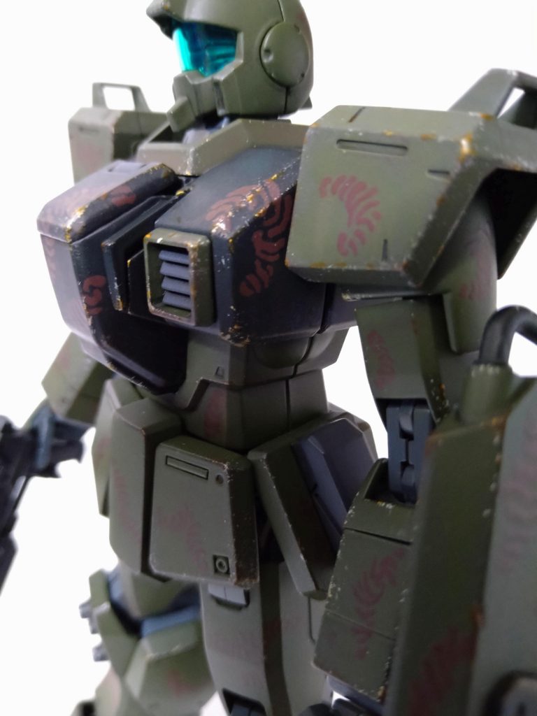 結論としては、『まあ、ナシではないかも』みたいな感じを受けています。濃い色の上に1色だけ乗せたから、なのかも。でもイカツカッコよくなった気はするので、ジムくん、許して下さい。機会があれば、次回はダークイエローをベースに、レッドブラウンとダークグリーンの2色でこの柄を乗せてみようと思います。(コテコテのWW2ドイツ3色迷彩です。)ガンプラは自由だ!(自分への励まし!)最後までご覧頂き、ありがとうございました。