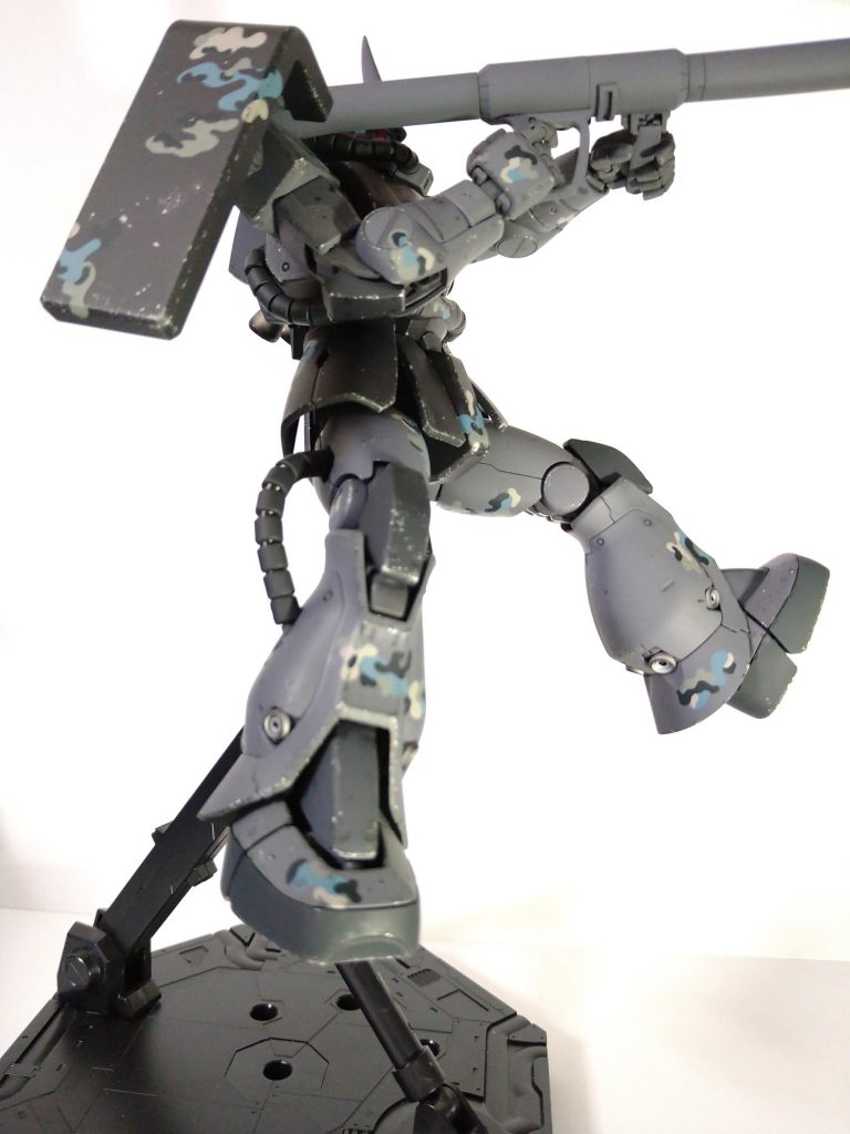 射撃シーン横から。この角度も僚機目線みたいで好きです。