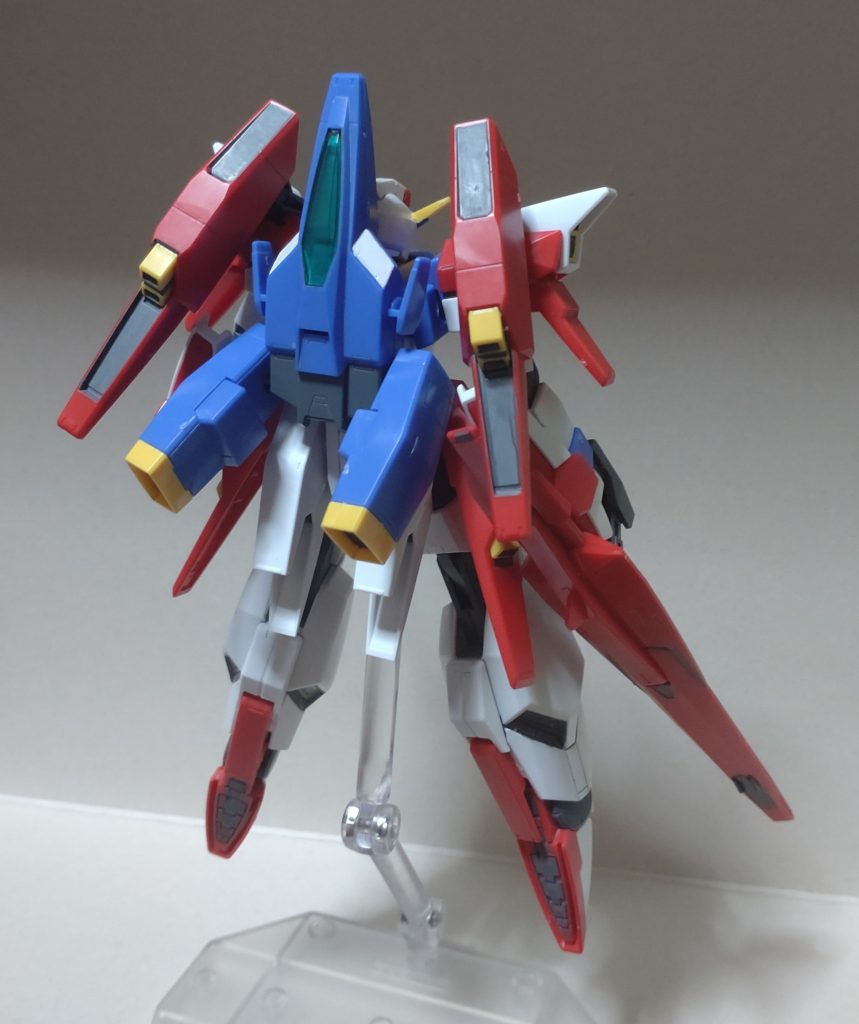 ・背面今回、最近はまったくやってなかった、全身の「ここグレーで塗ったらそれっぽくメカっぽくなるんじゃない?」ってところにとにかくグレーを使ってるっス(最近そういうのサボってた)